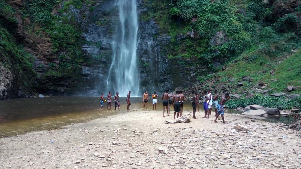 Wli Waterfalls Inn Wli Afegame Екстер'єр фото